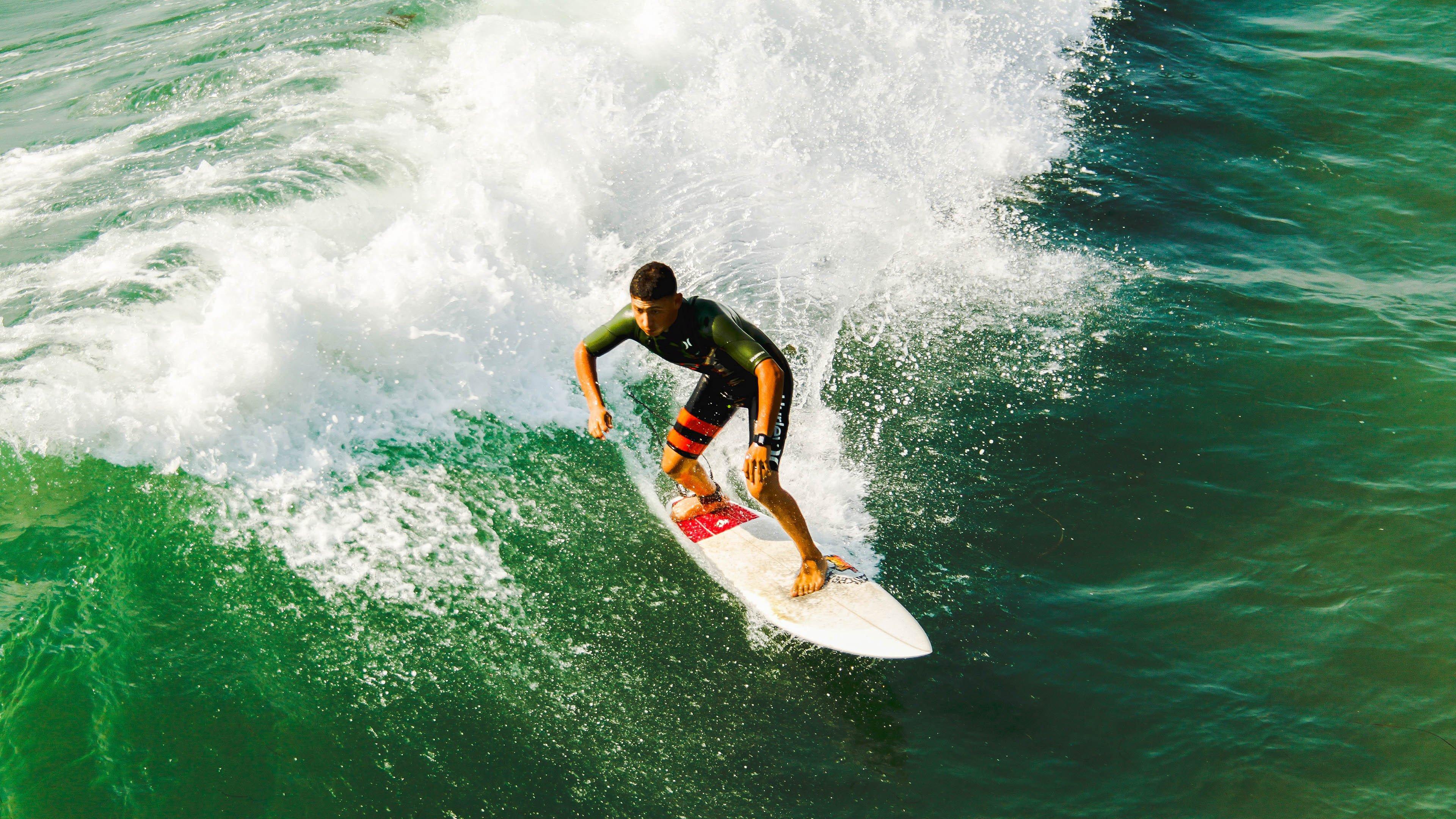国足结束多哈集训，大巴启程前往机场开启新征程